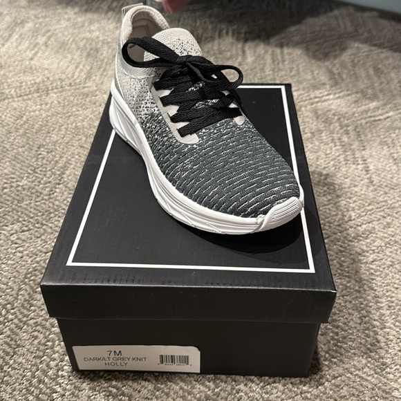 J Slides Holly Gray Knit Sneakers New in Box Size 7 - Picture 4 of 5